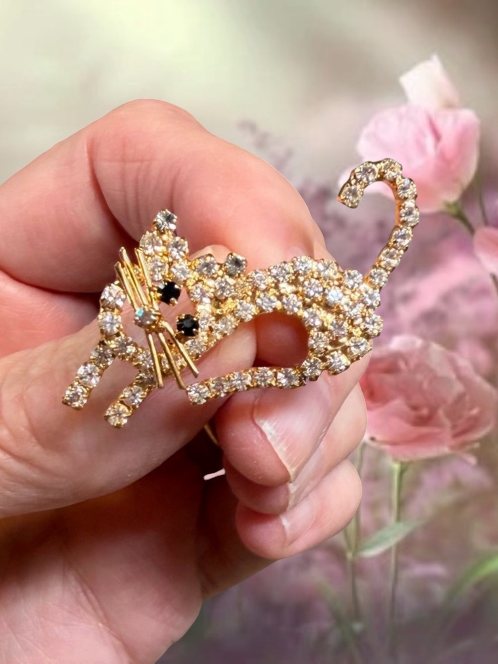 Jewelry Bargains Avon Vintage Gold Toned Crystal Cat Brooch